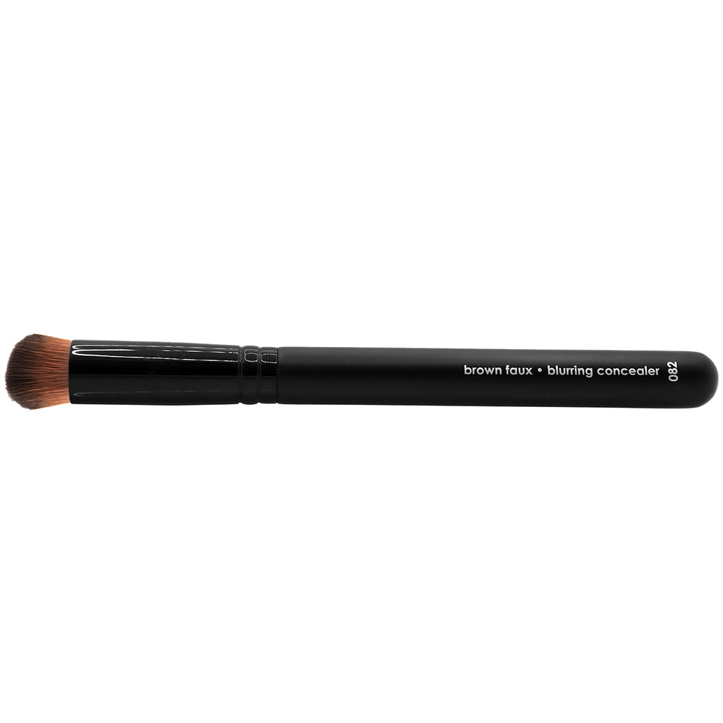 Corrector difuminado de seda marrón
